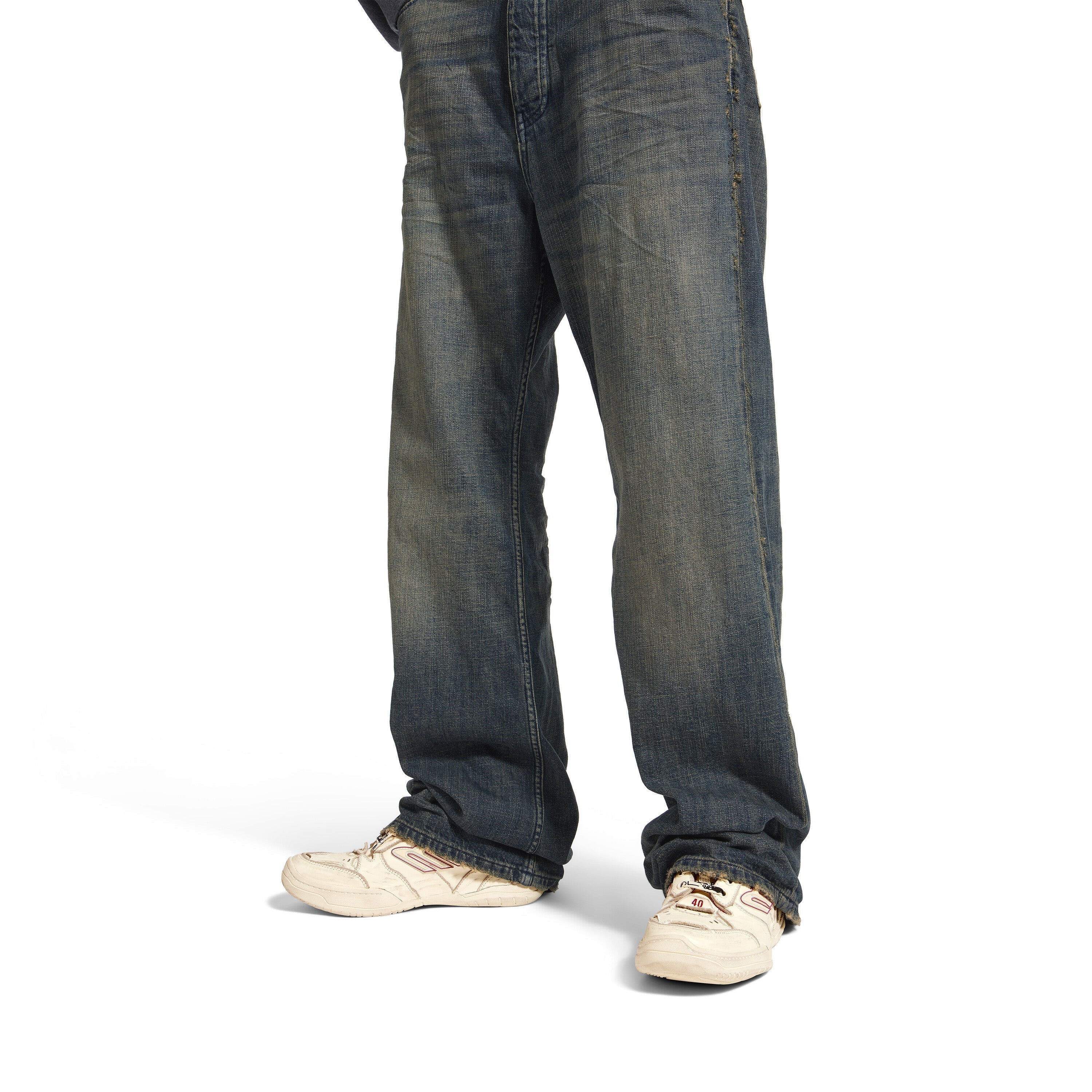 Balenciaga Men’s Hamptons Medium Worn-Out Sneaker – Off-White / Red